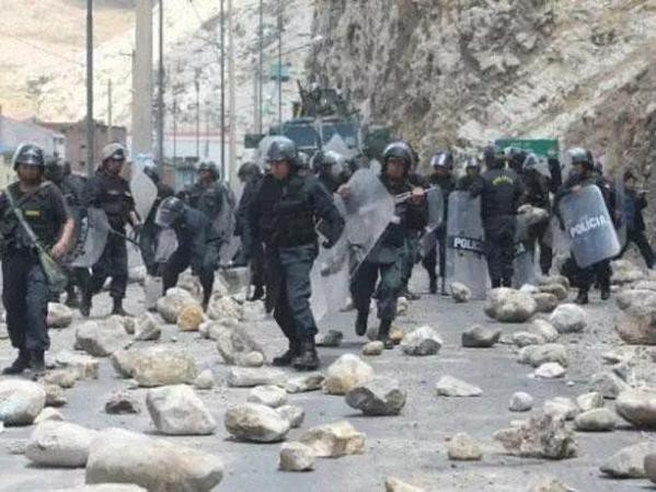 Peru’da Madenciler Ve Polis Çatıştı: 1 Ölü
