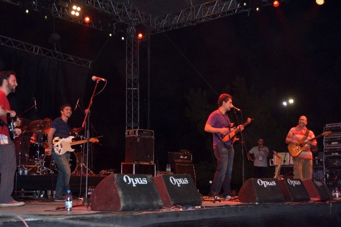 Zeytinli Rock Festivali Başladı