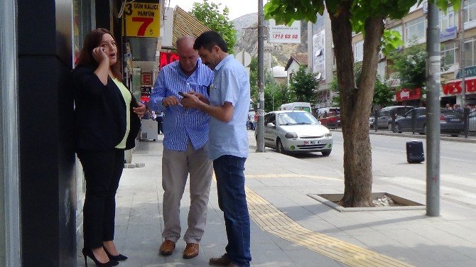 Yolun Ortasına Bırakılan Valiz Bomba Paniği Oluşturdu