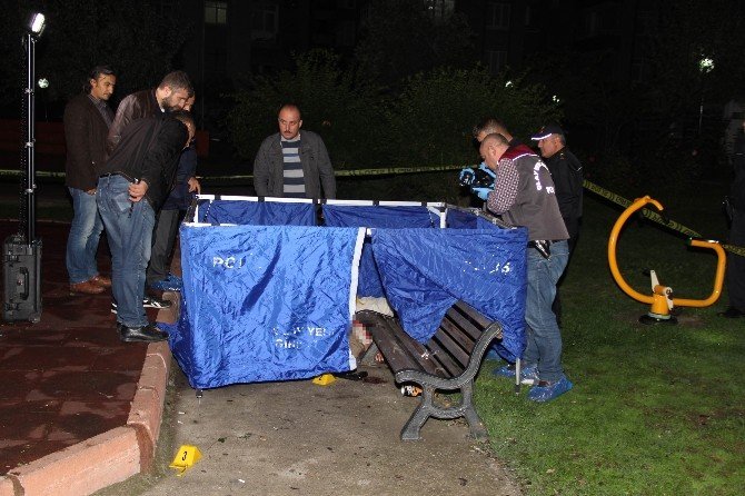 Emekli Başkomiser Parkta Tabancayla Vurulmuş Olarak Ölü Bulundu