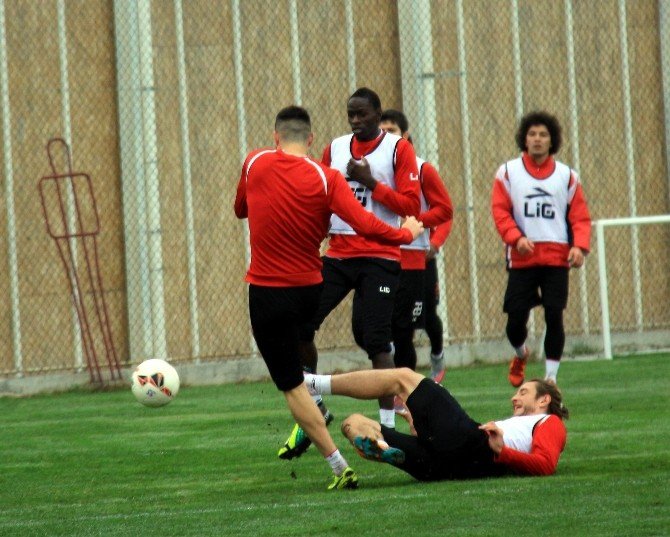 Zeren: “Yabancı Oyunculara Terör Olaylarını Anlatmakta Zorlanıyoruz”