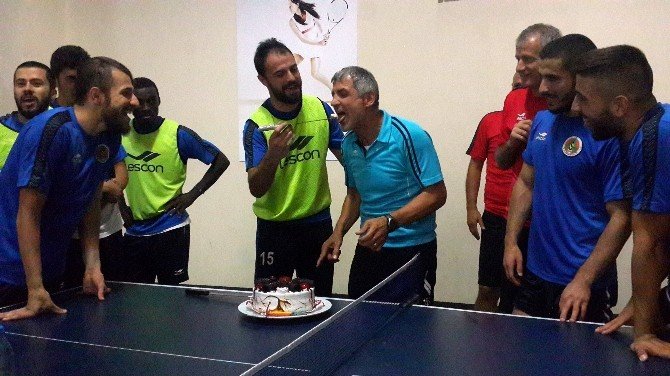 Teknik Direktör Altın’a Sürpriz Doğum Günü