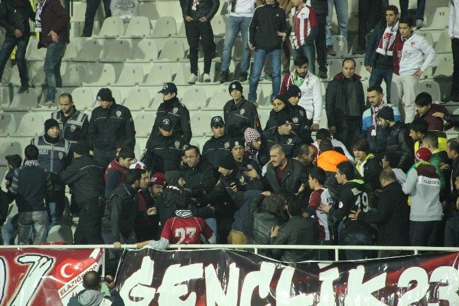 Şanlıurfaspor, Elazığspor Maçında Tribünler Karıştı