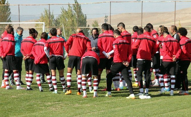 İbrahim Üzülmez: "Elazığspor’un Hedefi Zirve Olacaktır"
