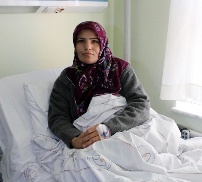 Çevresi Hamile Sandı, Rahminden 3 Kilo Tümör Çıktı