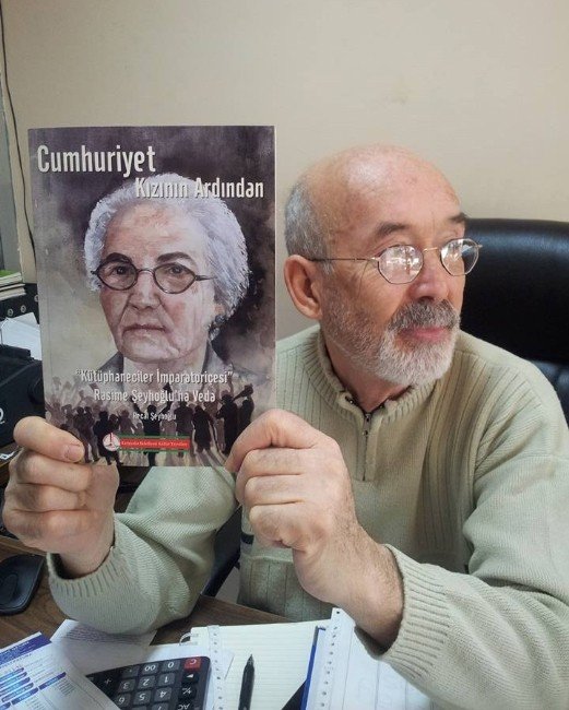Kaybettiği Annesinin Kitabını Yazdı