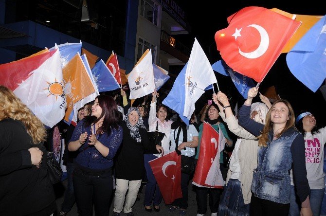 Ak Parti Antalya’da Sevinç