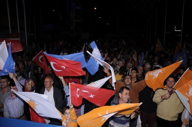Ak Parti Antalya’da Sevinç