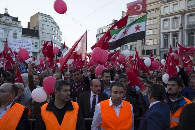 Erdoğan’a Brüksel’de Türk Vatandaşlarından Karşılama