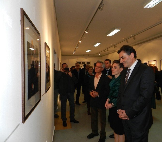 Türkiye’de Yaşayan Kosovalı Fevzi Tüfekçi Memleketinde Sergi Açtı