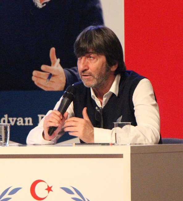 Rıdvan Dilmen: "Avrupa’da Fenerbahçe’nin 75, Galatasaray’ın Yüzde 45 Şansı Var"
