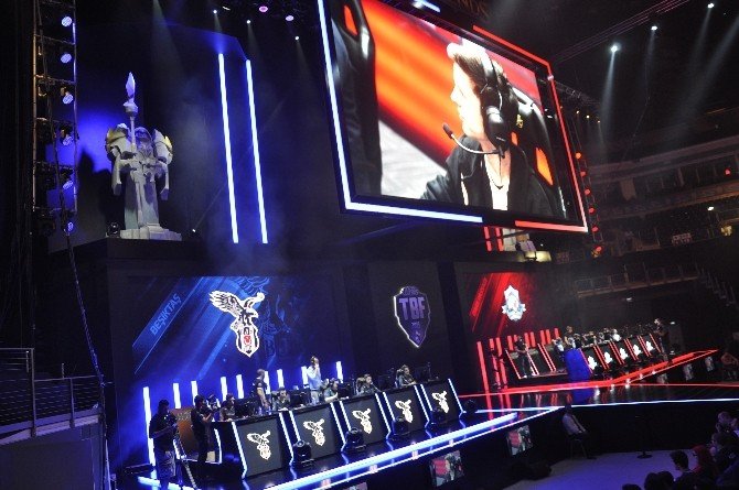 League Of Legends Türkiye Büyük Finali’ne 10 Bin Kişi Katıldı