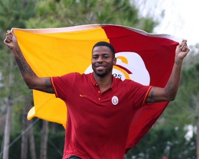 Donk: "Babel, Galatasaray’dan Teklif Gelirse Seve Seve Kabul Eder"