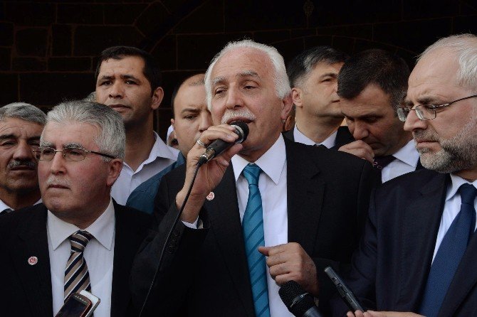 Sp Genel Başkanı Kamalak, Diyarbakır’da Gül Dağıttı