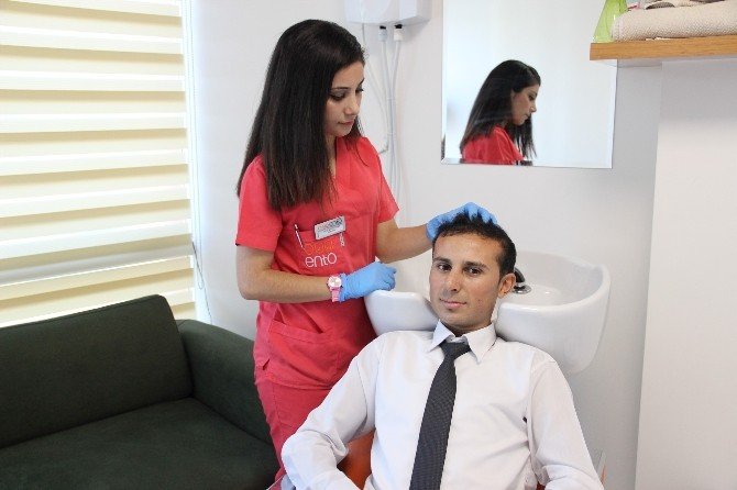 Saç Ektirdi Aynalarla Barıştı