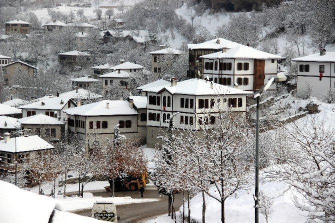 Safranbolu’da Kar Bir Başka Güzel