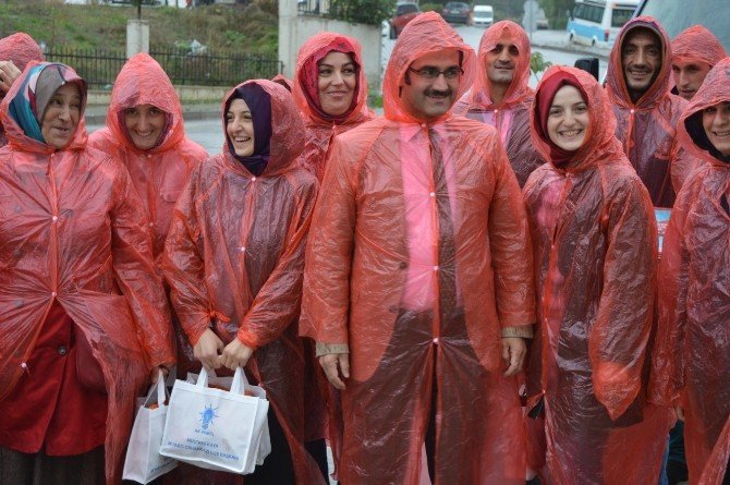 Ak Partilileri Yağmur Da Durduramadı