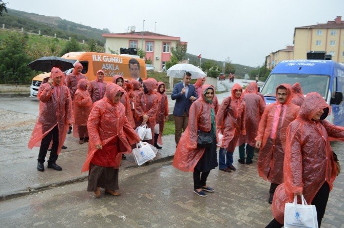 Ak Partilileri Yağmur Da Durduramadı
