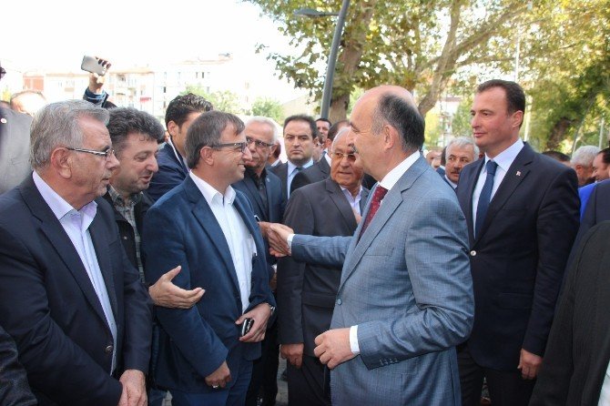Bakan Müezzinoğlu: "Siyaset Ülkeyi Ve Milleti Daha İyi Noktalara Taşıyan Bir Araçtır"
