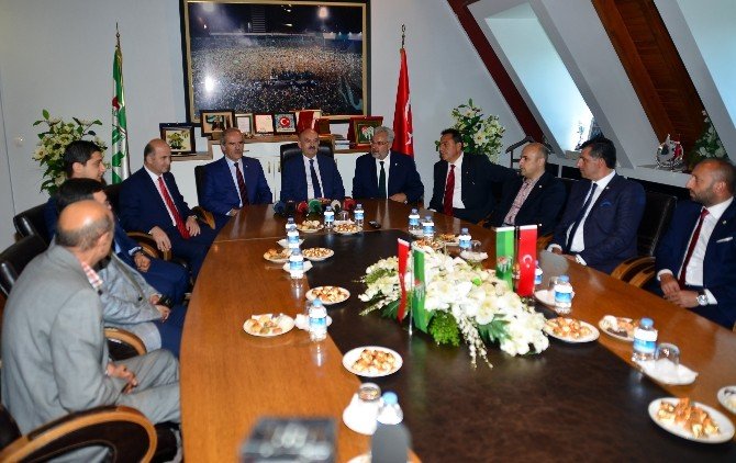 Mehmet Müezzinoğlu: "Bursaspor Ligi Arzu Edilen Noktada Bitirecektir"