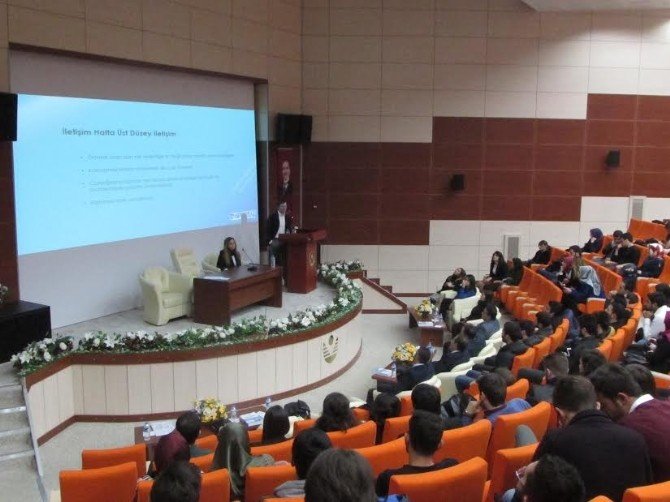 "Sağlık Yönetimi Mesleğinde Gelecek" Konuşuldu