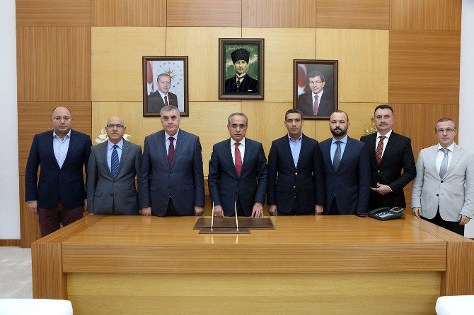 Bakan Topçu: "Türkiye’yi Durdurmak İstiyorlar"