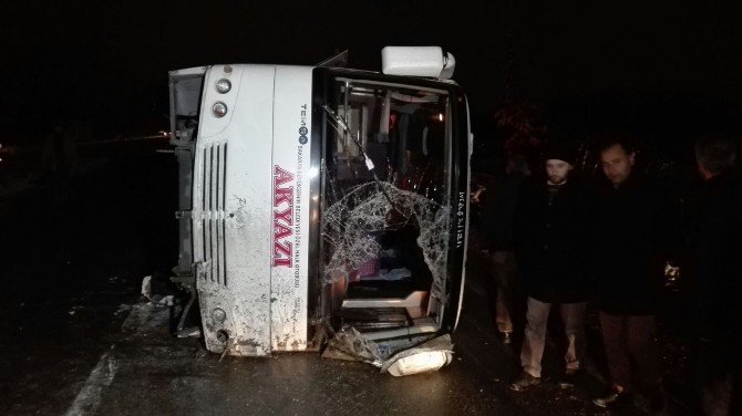 Sakarya’da Midibüs Devrildi: 5 Yaralı