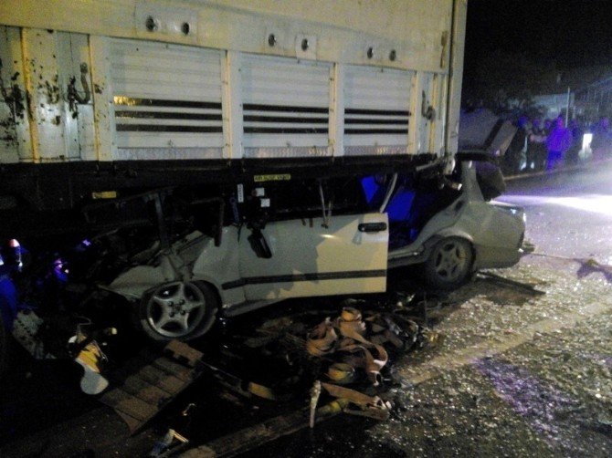 Tır’ın Altına Giren Otomobilin Sürücüsü Hayatını Kaybetti