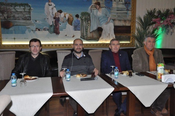 Sakarya’da “Pırlanta Uzmanlık” Kursuna Katılan Esnaflar Diplomalarını Aldı