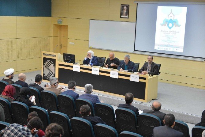 Saü’de “İslam Ve Demokrasi” Konulu Sempozyum Düzenlendi