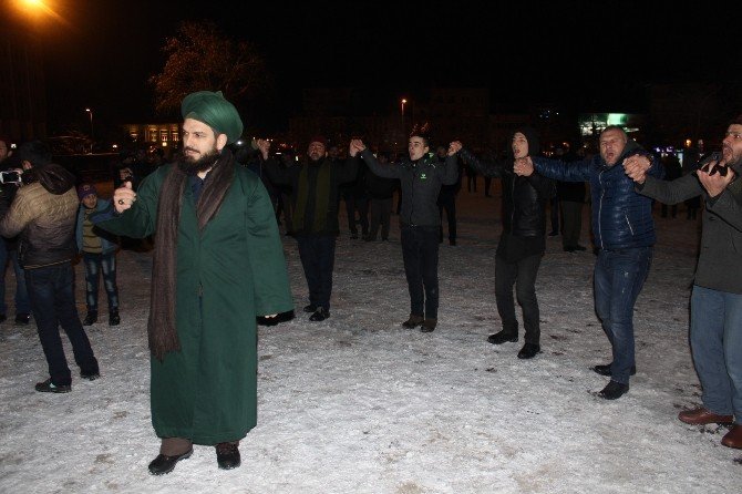 Yeni Yıla Zikir Çekerek Girdiler