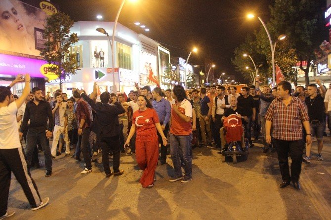 Sakarya’da Teröre Tepki Yürüyüşü Sonrası Gerginlik