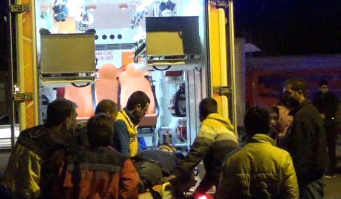 İşçileri Taşıyan Minibüs İle Otomobil Çarpıştı: 1’i Ağır 8 Yaralı