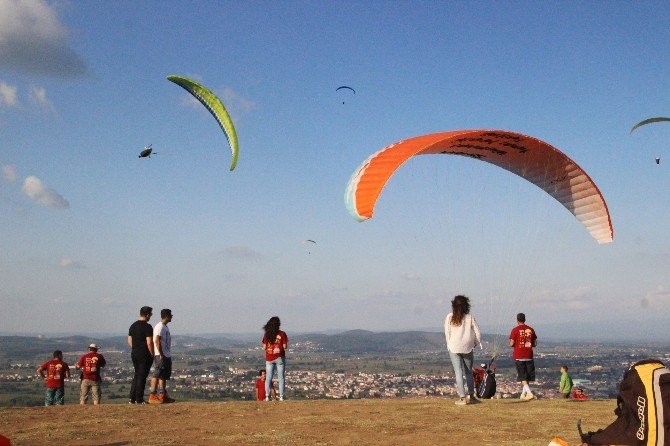 Sakarya’da Yamaç Paraşütü Festivali Sürüyor