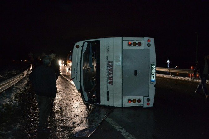 Yolcu Midibüsü Devrildi: 10 Yaralı