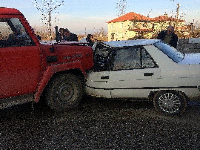 Hatalı Sollama Kaza Getirdi: 4 Yaralı