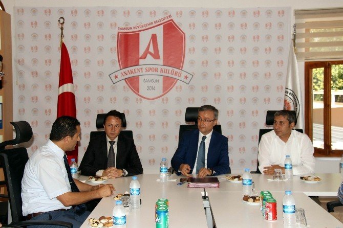 Anakent Basketbol Takımı 6 Oyuncuya İmza Attırdı