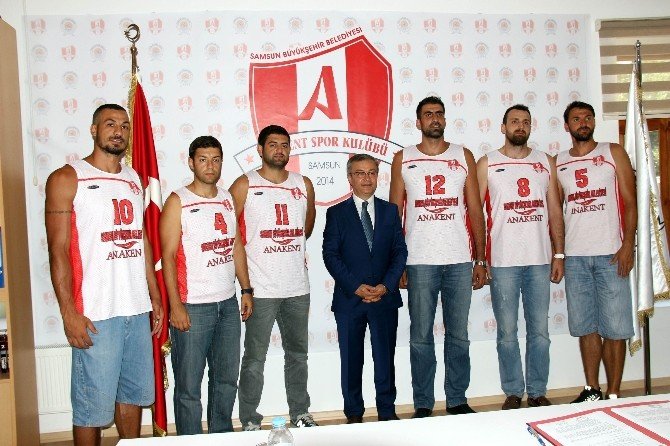 Anakent Basketbol Takımı 6 Oyuncuya İmza Attırdı