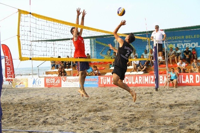 Samsun’da Plaj Voleybol Turnuvası Başladı