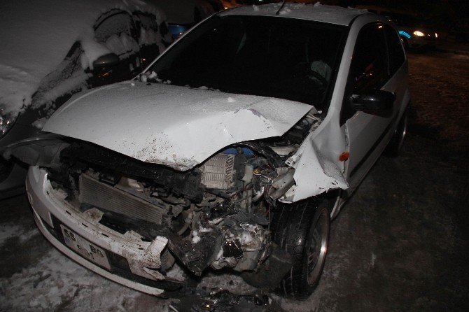 Samsun’da Buzdan Kayan Araçlar Çarpıştı: 2 Yaralı