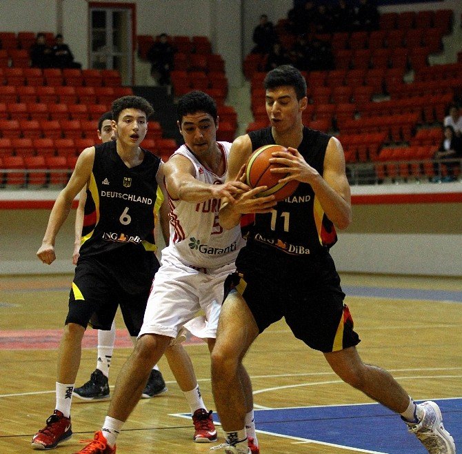 Uluslararası Yıldız Erkekler Basketbol Turnuvası