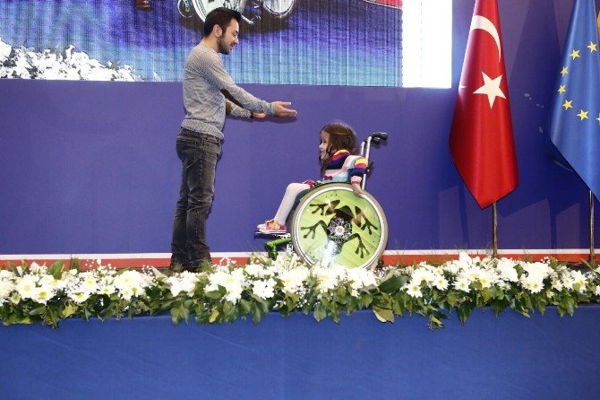 Engelli Küçük Kızın Dansı Bakan Bozkır Ve Kılıç’ı Büyüledi