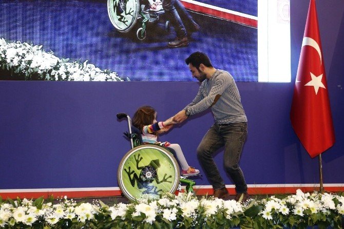Engelli Küçük Kızın Dansı Bakan Bozkır Ve Kılıç’ı Büyüledi