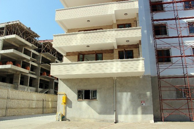 Ev Almak İçin Daire Bakan Çiftin Çocukları Pencereden Düştü