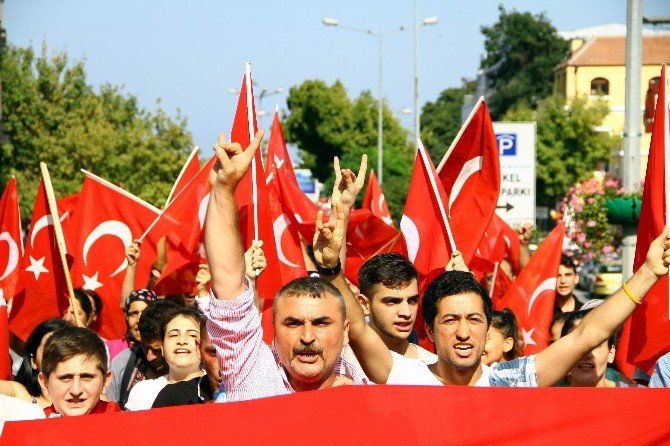 Samsun’da Teröre Tepki Ve Şehitlere Saygı Yürüyüşü