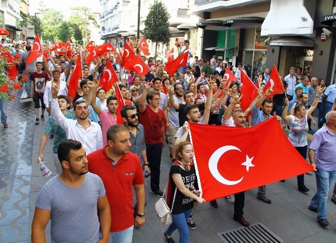 Samsun’da Teröre Tepki Ve Şehitlere Saygı Yürüyüşü