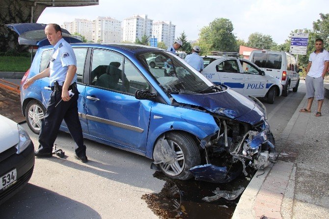 Samsun’da İki Otomobil Çarpıştı: 4 Yaralı