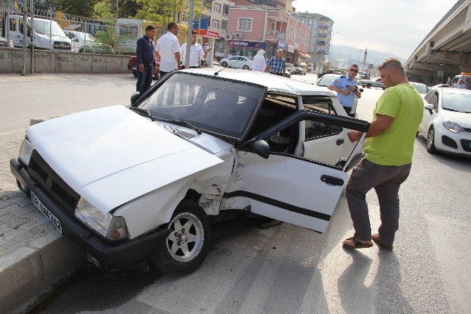 Samsun’da İki Otomobil Çarpıştı: 4 Yaralı