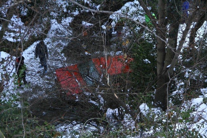 Samsun’da Otomobil Dereye Uçtu: 2 Yaralı
