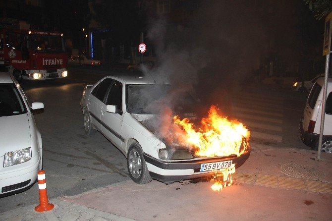 Park Halindeki Otomobilde Yangın Çıktı